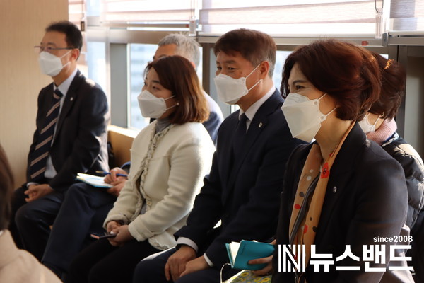 대전신용보증재단 임직원들이 간담회를 지켜보고 있다.