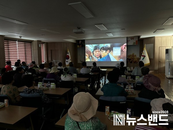 10일 인지면 행정복지센터에서 진행된 ‘우리동네 영화상영관’