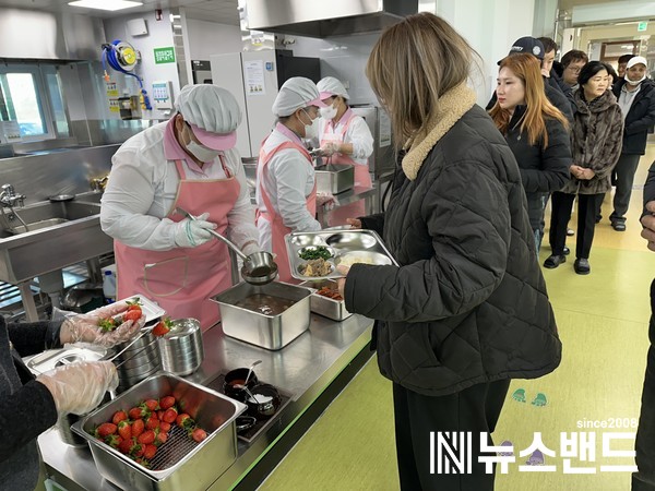 청양유치원, 급식 공개의 날을 운영했다.